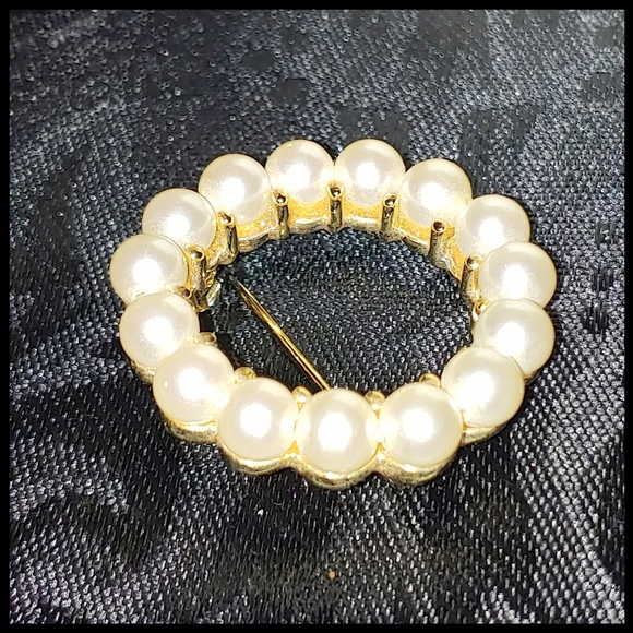 Vintage Circle Brooch - Picture 3 of 3